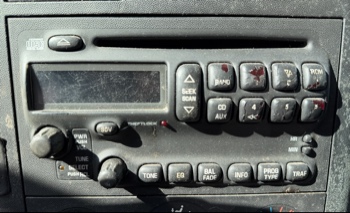 2006 pontiac grand-prix base with 237218 miles for sale near elk-river, minnesota 106150_39_radio_closeup.jpg