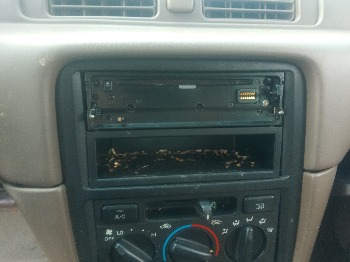 1998 toyota camry ce with 167444 miles for sale near elk-river, minnesota 106270_39_radio_closeup.jpg