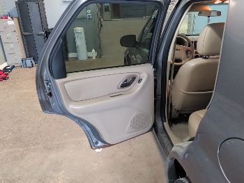 2005 ford escape xlt-4wd with 137067 miles for sale near elk-river, minnesota 106306_25_drv_rear_door_panel.jpg