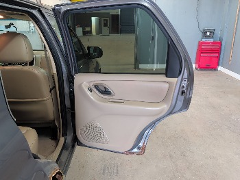 2005 ford escape xlt-4wd with 137067 miles for sale near elk-river, minnesota 106306_30_pass_rear_door_panel.jpg