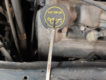 2005 ford escape xlt-4wd with 137067 miles for sale near elk-river, minnesota 106306_50_oil_dipstick.jpg