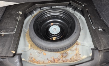 2012 mazda mazda3 i-touring-4-door with 105844 miles for sale near elk-river, minnesota 106316_27_spare_tire.jpg