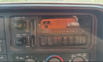 1998 chevrolet c-k-1500 reg.-cab-w-t-6.5-ft.-bed-4wd with 168025 miles for sale near elk-river, minnesota 106318_39_radio_closeup.jpg
