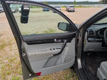 2011 kia sorento with 209211 miles for sale near elk-river, minnesota 106321_23_driver_door_panel.jpg