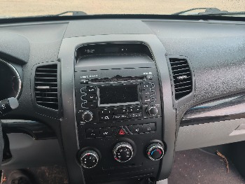 2011 kia sorento with 209211 miles for sale near elk-river, minnesota 106321_39_radio_closeup.jpg