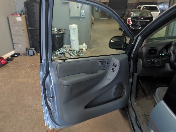 2005 chrysler town-&amp;-country lx with 164706 miles for sale near elk-river, minnesota 106323_23_driver_door_panel.jpg