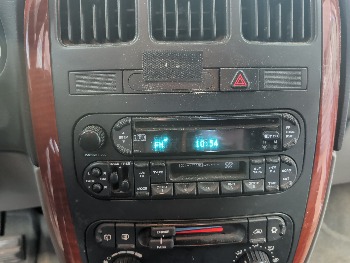 2005 chrysler town-&amp;-country lx with 164706 miles for sale near elk-river, minnesota 106323_39_radio_closeup.jpg