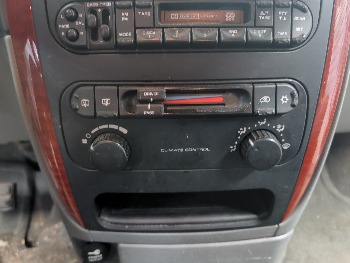 2005 chrysler town-&amp;-country lx with 164706 miles for sale near elk-river, minnesota 106323_40_climate_control.jpg