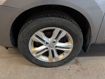 2013 nissan rogue s-2wd with 204423 miles for sale near elk-river, minnesota 106324_12_drv_front_wheel.jpg