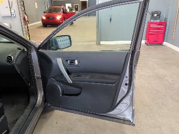 2013 nissan rogue s-2wd with 204423 miles for sale near elk-river, minnesota 106324_32_passenger_door_panel.jpg
