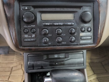 2000 honda accord with 196244 miles for sale near elk-river, minnesota 106329_39_radio_closeup.jpg