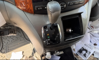 2006 toyota sienna xle with 230312 miles for sale near elk-river, minnesota 106332_41_shifter.jpg