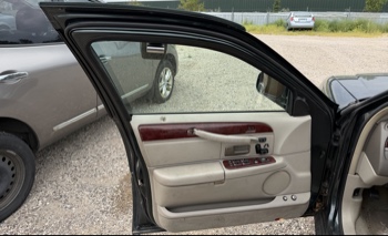 2003 lincoln town-car signature with 110292 miles for sale near elk-river, minnesota 106334_23_driver_door_panel.jpg