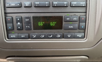 2003 lincoln town-car signature with 110292 miles for sale near elk-river, minnesota 106334_40_climate_control.jpg