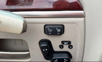 2003 lincoln town-car signature with 110292 miles for sale near elk-river, minnesota 106334_42_heated_seat_switches.jpg
