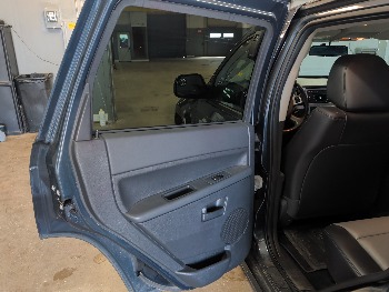 2008 jeep grand-cherokee laredo-4wd with 85427 miles for sale near elk-river, minnesota 106340_25_drv_rear_door_panel.jpg