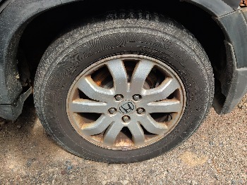 2006 honda cr-v se-4wd-at with 148394 miles for sale near elk-river, minnesota 106341_13_rear_drv_wheel.jpg