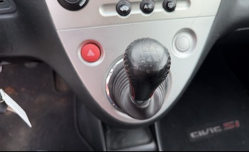 2004 honda civic si with 213892 miles for sale near elk-river, minnesota 106347_41_shifter.jpg
