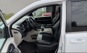 2017 dodge grand-caravan sxt with 258241 miles for sale near elk-river, minnesota 106353_22_driver_seat.jpg
