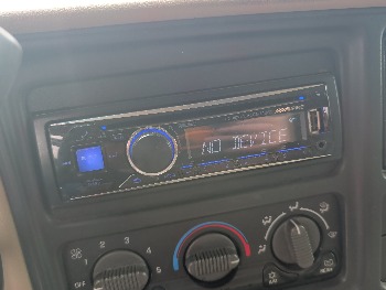 2002 chevrolet silverado-2500hd lt-ext.-cab-short-bed-4wd with 183890 miles for sale near elk-river, minnesota 106360_39_radio_closeup.jpg
