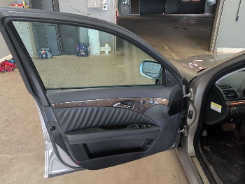 2008 mercedes-benz e-class e350-luxury with 81172 miles for sale near elk-river, minnesota 106365_23_driver_door_panel.jpg