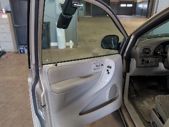2006 chrysler town-and-country with 141109 miles for sale near elk-river, minnesota 106367_23_driver_door_panel.jpg