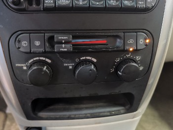 2006 chrysler town-and-country with 141109 miles for sale near elk-river, minnesota 106367_40_climate_control.jpg