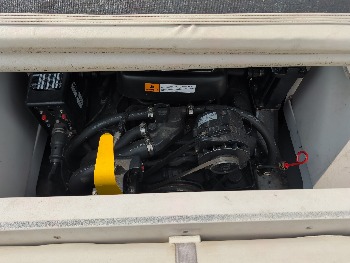 2000 four-winns 180-horizon for sale near elk-river, minnesota 106369_49_engine_bay.jpg