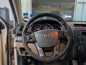 2011 kia sorento lx-4wd with 201883 miles for sale near elk-river, minnesota 106372_33_dash_from_driver.jpg