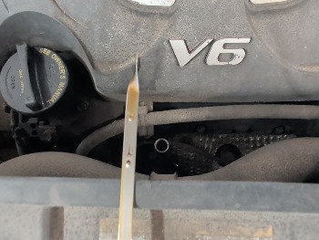 2011 kia sorento lx-4wd with 201883 miles for sale near elk-river, minnesota 106372_50_oil_dipstick.jpg