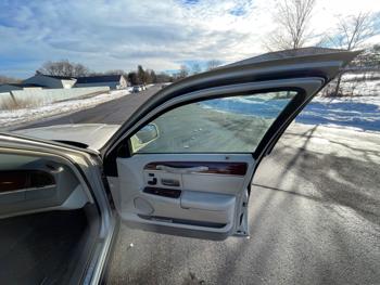 2003 lincoln town-car cartier with 147179 miles for sale near elk-river, minnesota 106373d71614450fbdeb78119648e125.jpeg