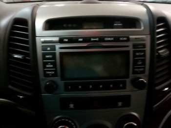 2010 hyundai santa-fe gls-2.4-awd with 186237 miles for sale near elk-river, minnesota 106386_39_radio_closeup.jpg