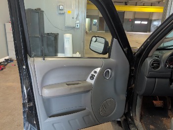 2007 jeep liberty limited-4wd with 169092 miles for sale near elk-river, minnesota 106389_23_driver_door_panel.jpg