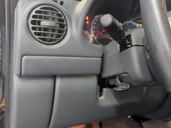 2007 jeep liberty limited-4wd with 169092 miles for sale near elk-river, minnesota 106389_37_left_of_steering_wheel.jpg