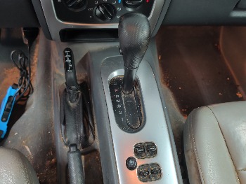 2007 jeep liberty limited-4wd with 169092 miles for sale near elk-river, minnesota 106389_41_shifter.jpg