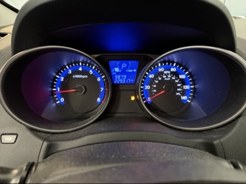 2010 hyundai tucson limited-2wd with 229317 miles for sale near elk-river, minnesota 106392_43_gauge_cluster.jpg
