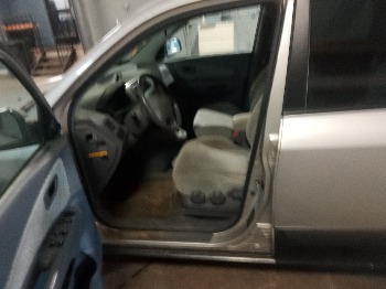 2005 hyundai tucson gls-2.7-4wd with 199158 miles for sale near elk-river, minnesota 106395_22_driver_seat.jpg