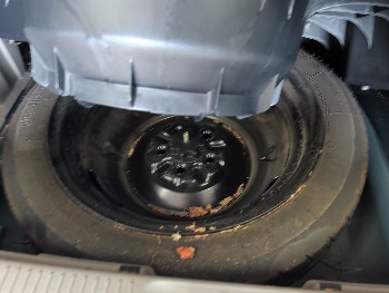 2005 toyota matrix xr-2wd with 144833 miles for sale near elk-river, minnesota 106398_27_spare_tire.jpg