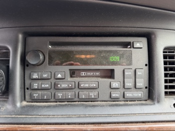 2007 ford crown-victoria lx with 175864 miles for sale near elk-river, minnesota 106403_39_radio_closeup.jpg