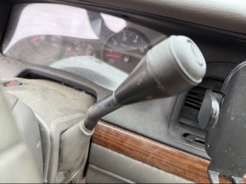 2007 ford crown-victoria lx with 175864 miles for sale near elk-river, minnesota 106403_41_shifter.jpg