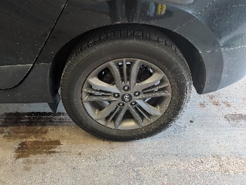 2014 hyundai tucson gls-awd with 194581 miles for sale near elk-river, minnesota 106405_13_rear_drv_wheel.jpg