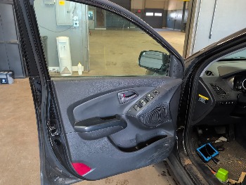 2014 hyundai tucson gls-awd with 194581 miles for sale near elk-river, minnesota 106405_23_driver_door_panel.jpg