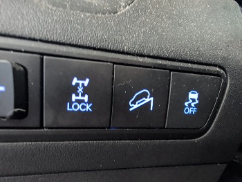2014 hyundai tucson gls-awd with 194581 miles for sale near elk-river, minnesota 106405_38_4x4_switch.jpg
