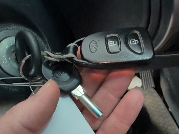 2014 hyundai tucson gls-awd with 194581 miles for sale near elk-river, minnesota 106405_51_keys.jpg