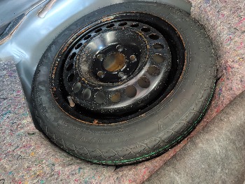 1997 pontiac bonneville se with 97947 miles for sale near elk-river, minnesota 106415_27_spare_tire.jpg