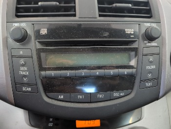 2007 toyota rav4 base-i4-4wd with 228184 miles for sale near elk-river, minnesota 106419_39_radio_closeup.jpg