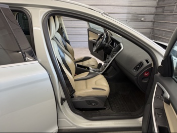 2011 volvo xc60 t6-awd with 136665 miles for sale near elk-river, minnesota 106432_31_passenger_seat.jpg