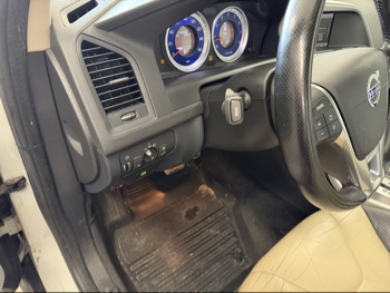 2011 volvo xc60 t6-awd with 136665 miles for sale near elk-river, minnesota 106432_37_left_of_steering_wheel.jpg