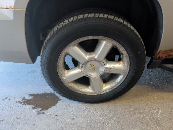 2007 chevrolet suburban ls-1500-4wd with 182367 miles for sale near elk-river, minnesota 106439_14_rear_pass_wheel.jpg