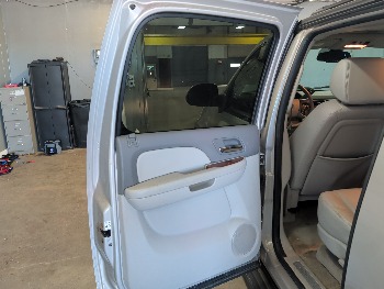 2007 chevrolet suburban ls-1500-4wd with 182367 miles for sale near elk-river, minnesota 106439_25_drv_rear_door_panel.jpg